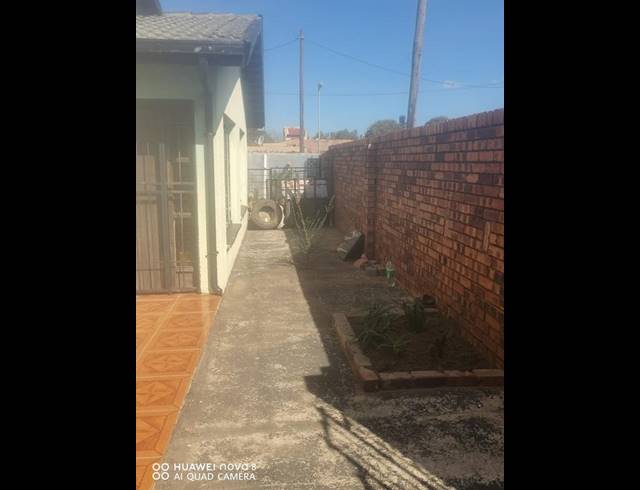 3 BEDROOM HOUSE FOR SALE IN JABAVU